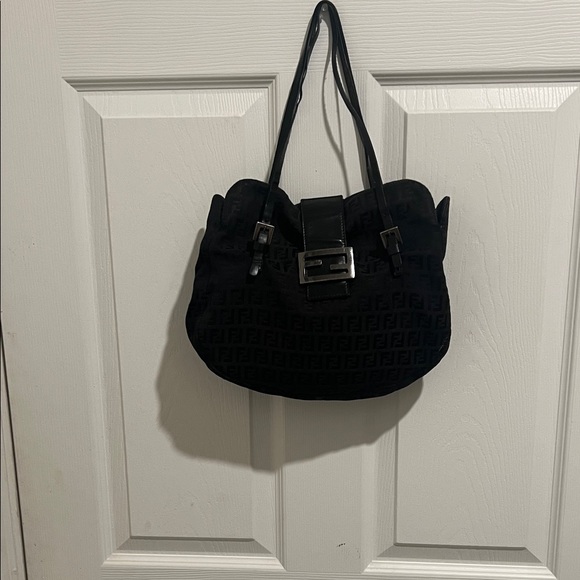 Fendi Black Shoulder Bag with Logo Pattern Vintage. - Picture 2 of 6